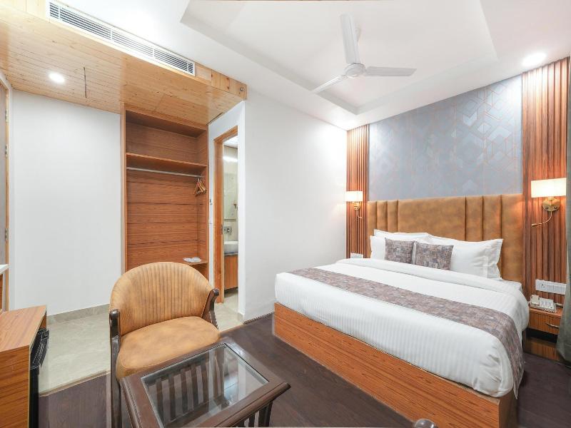 Hotel Skyline Manali image