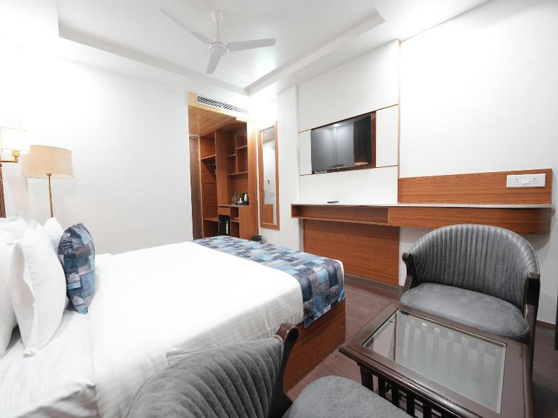 Hotel Skyline Manali image
