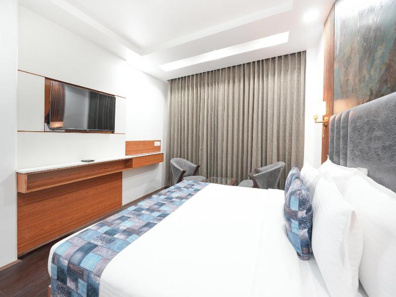 Hotel Skyline Manali image