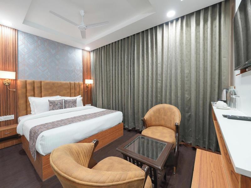 Hotel Skyline Manali image