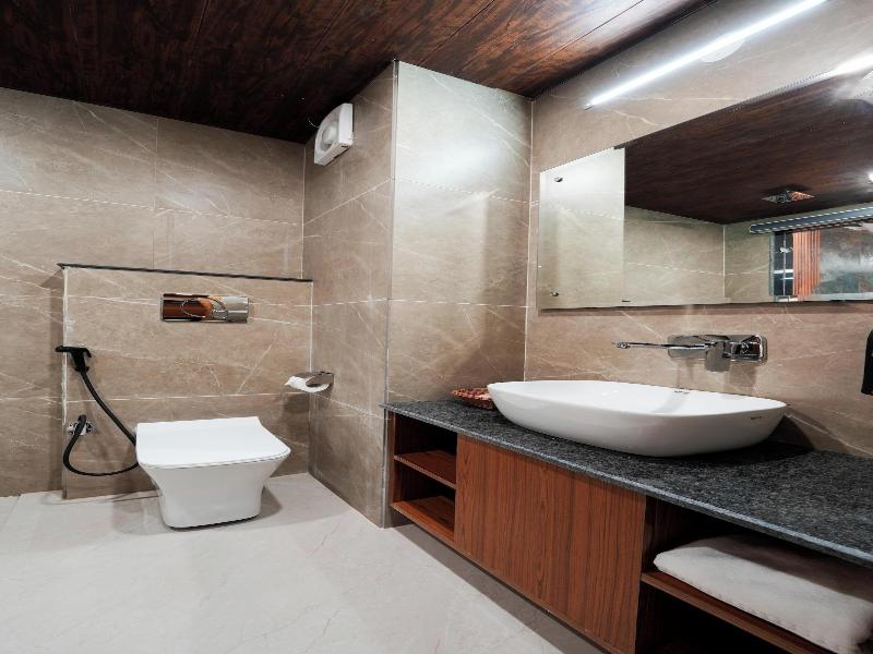 Hotel Skyline Manali image