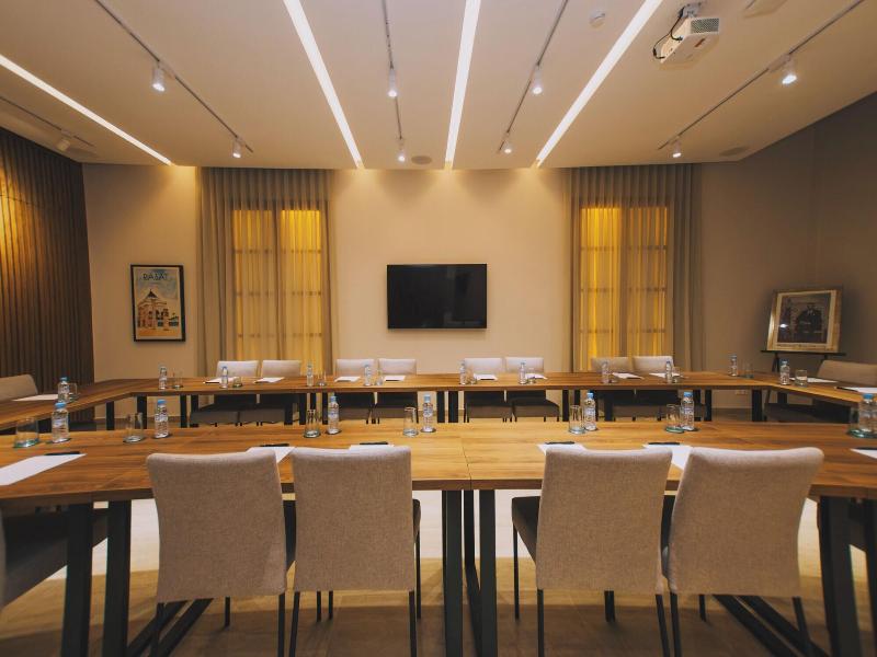 Dally Apart Hotel image