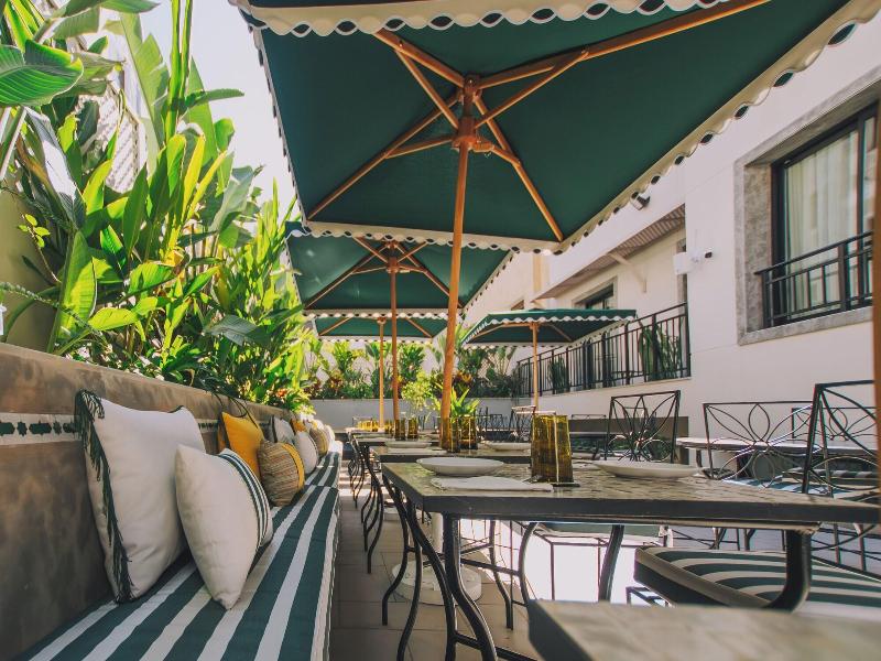 Dally Apart Hotel image