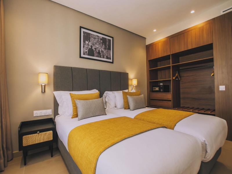 Dally Apart Hotel image