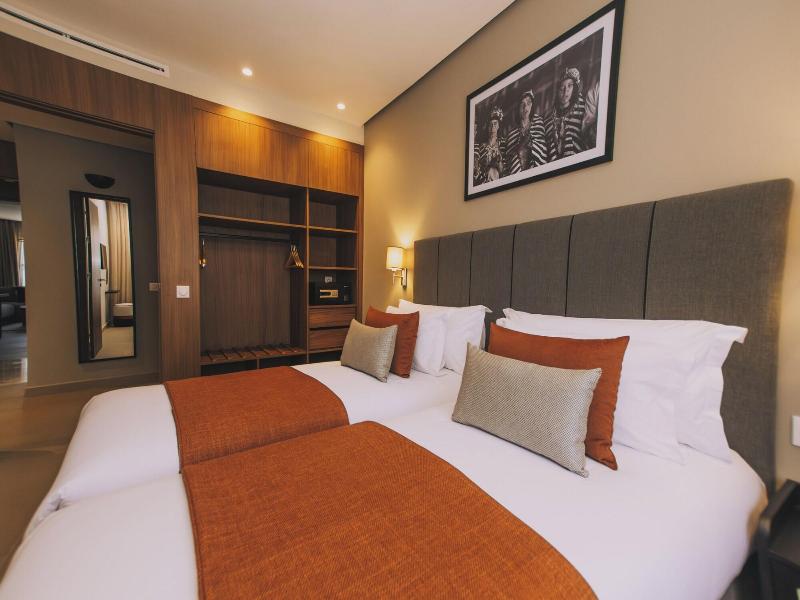 Dally Apart Hotel image