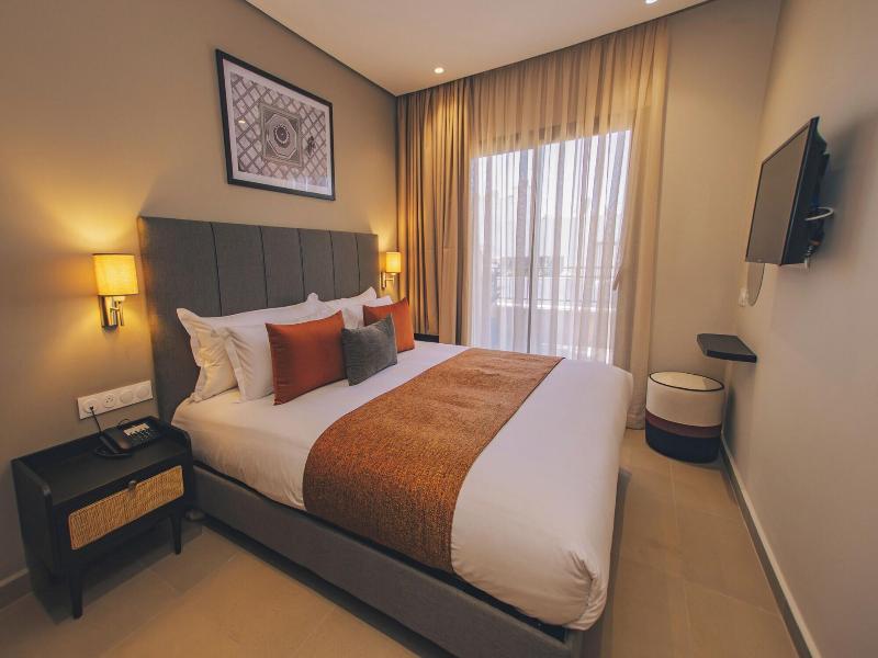 Dally Apart Hotel image