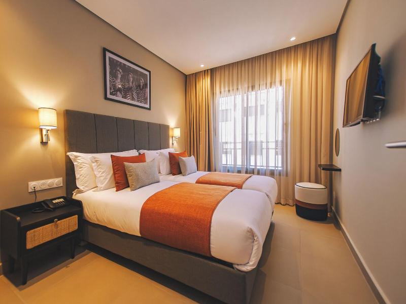 Dally Apart Hotel image