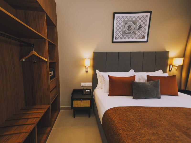 Dally Apart Hotel image