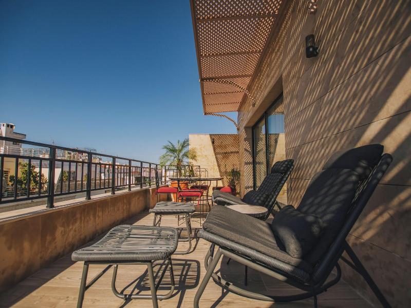 Dally Apart Hotel image