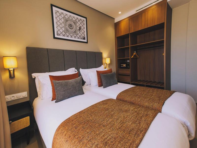 Dally Apart Hotel image