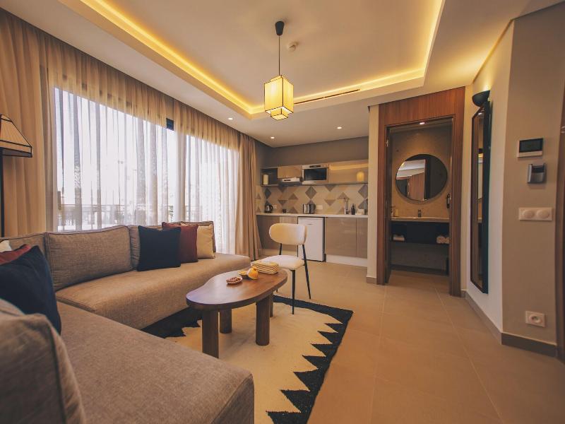 Dally Apart Hotel image