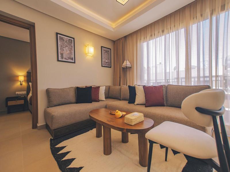 Dally Apart Hotel image