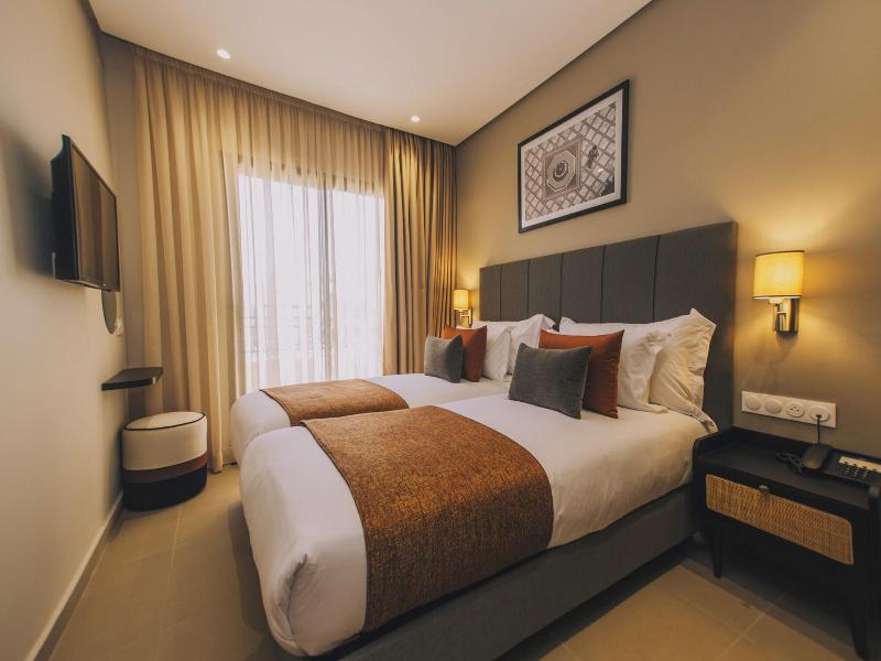 Dally Apart Hotel image