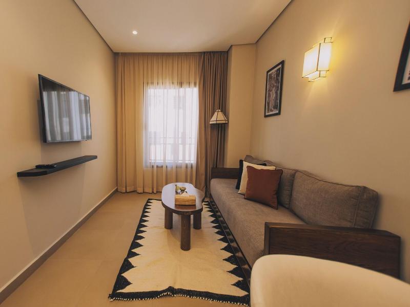 Dally Apart Hotel image