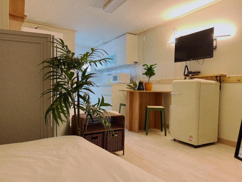 Jnineguesthouse image