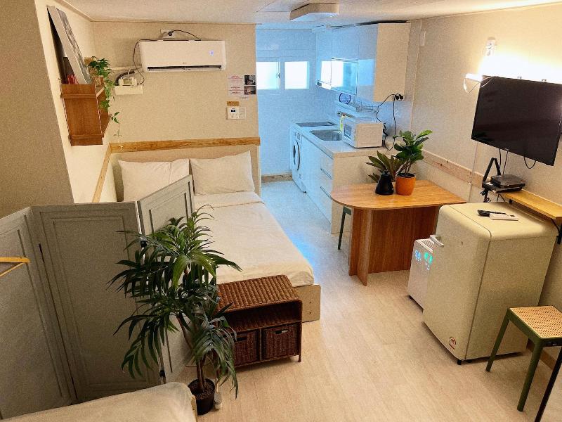 Jnineguesthouse image