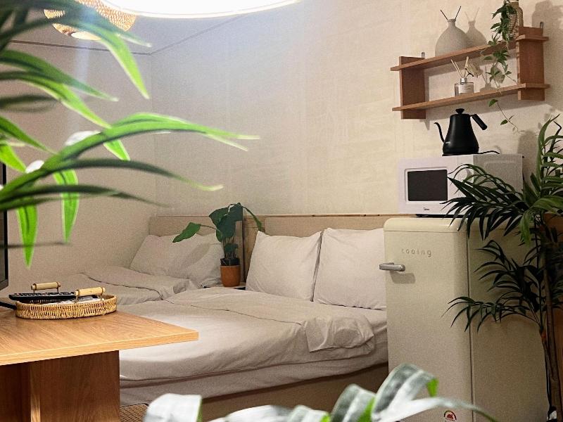 Jnineguesthouse image