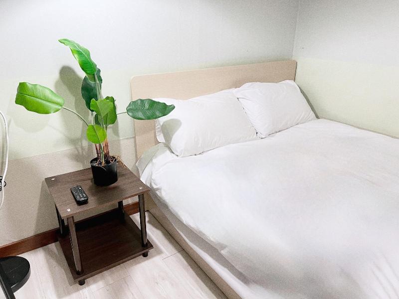 Jnineguesthouse image