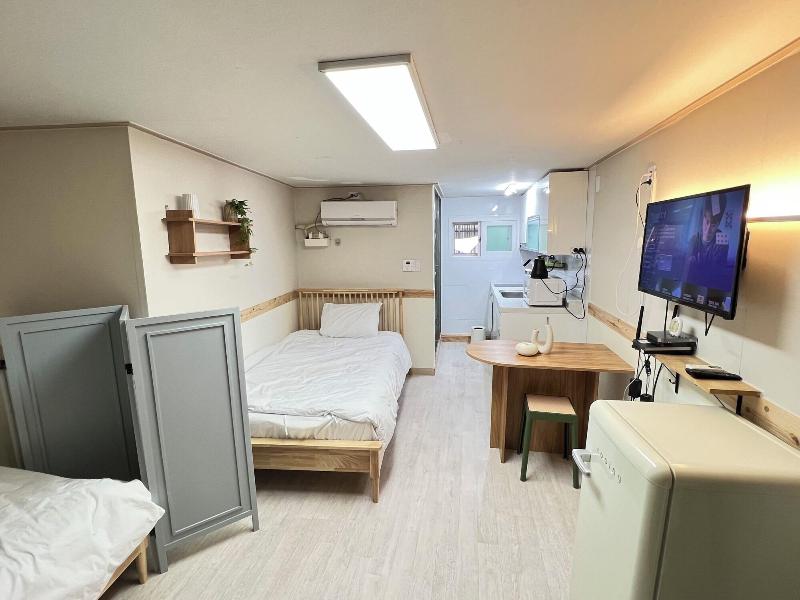 Jnineguesthouse image