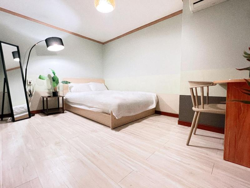 Jnineguesthouse image