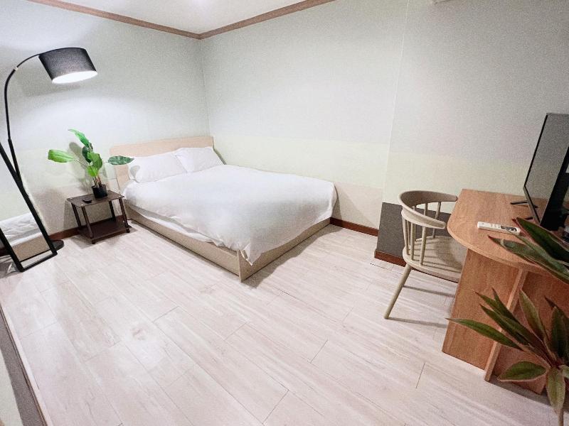 Jnineguesthouse image