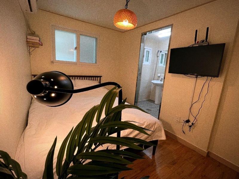 Jnineguesthouse image