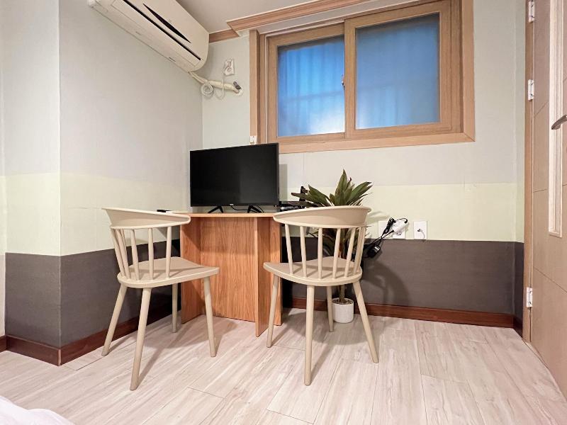 Jnineguesthouse image