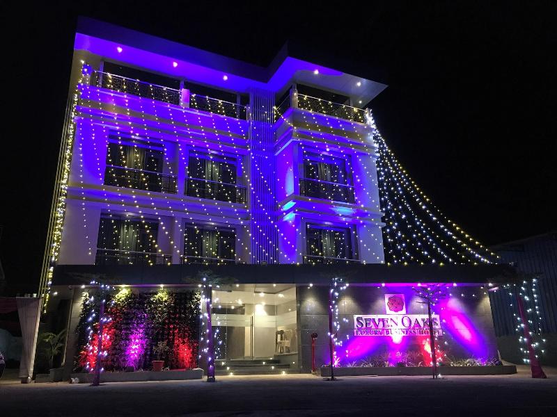 Hotel Seven Oaks image