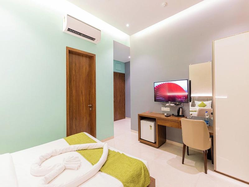Hotel Seven Oaks image