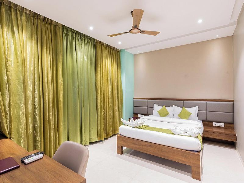 Hotel Seven Oaks image