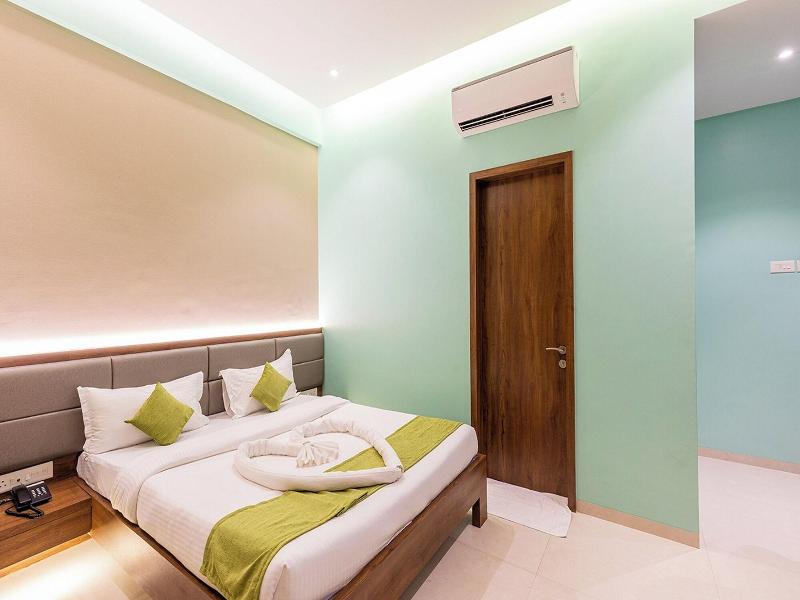 Hotel Seven Oaks image