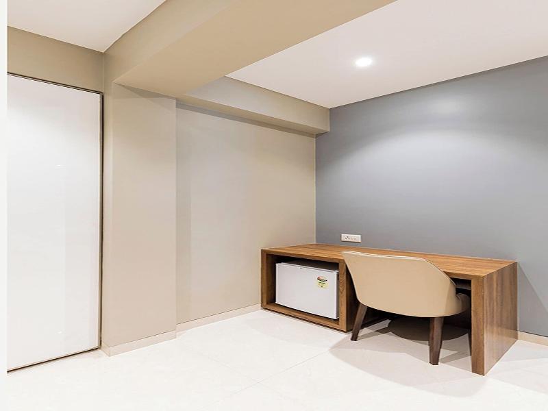 Hotel Seven Oaks image