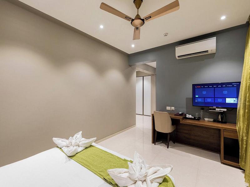 Hotel Seven Oaks image