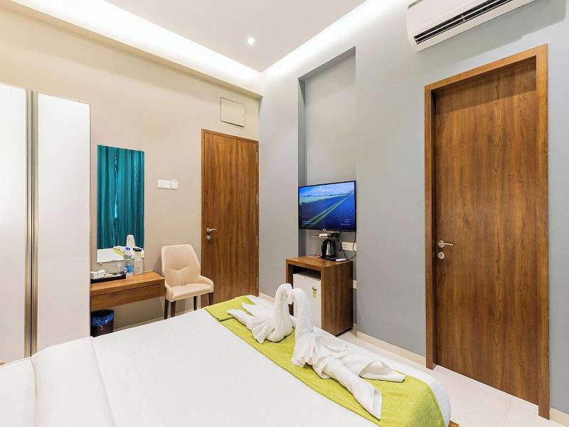Hotel Seven Oaks image