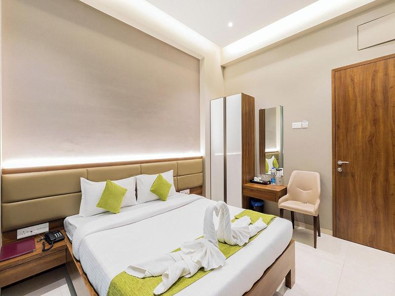 Hotel Seven Oaks image