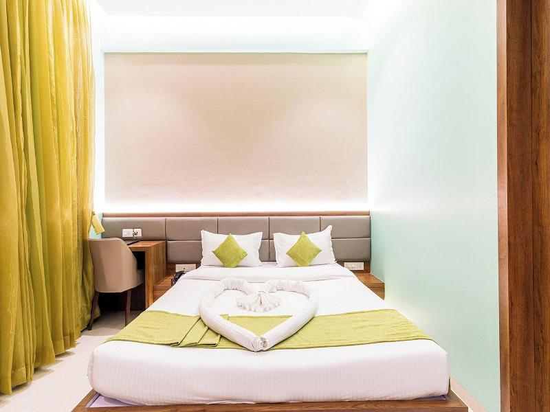 Hotel Seven Oaks image