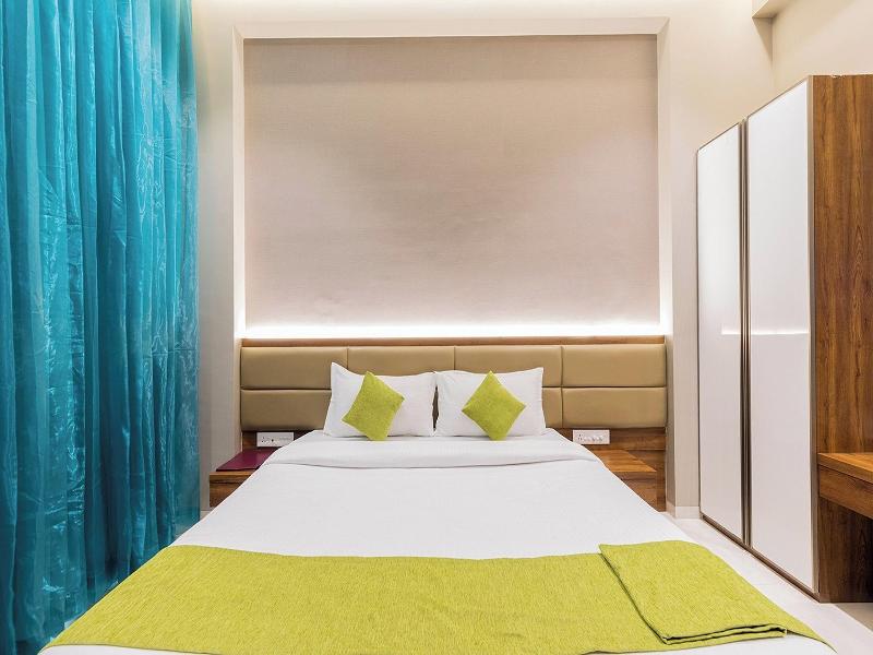 Hotel Seven Oaks image