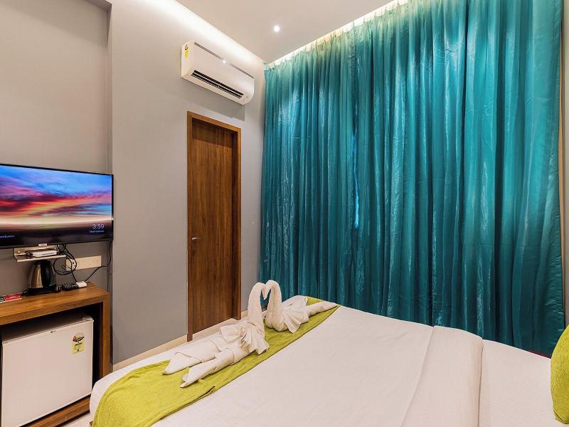 Hotel Seven Oaks image