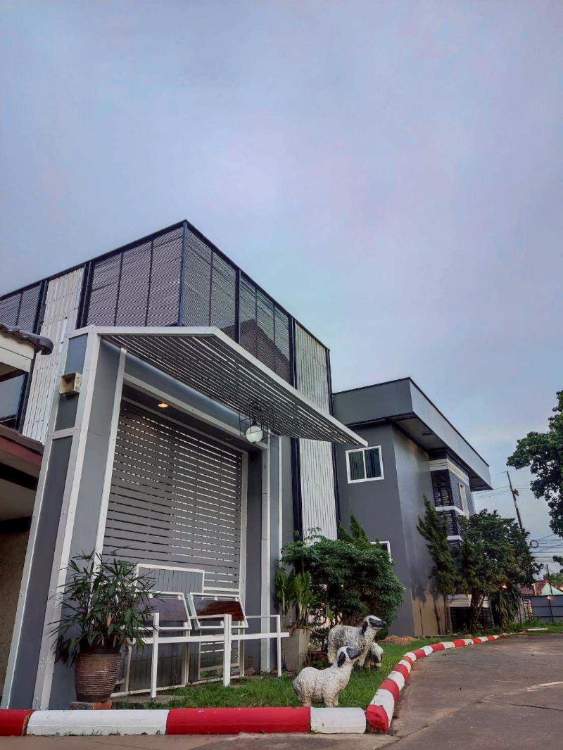 Eastpana Hotel Thatoom image