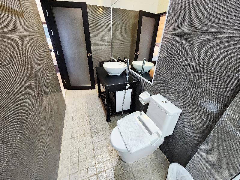 Eastpana Hotel Thatoom image