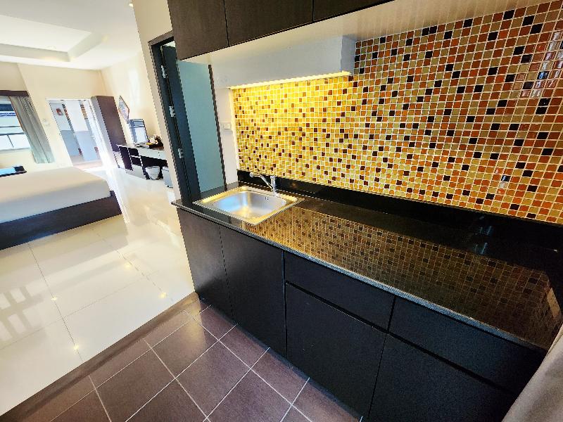 Eastpana Hotel Thatoom image