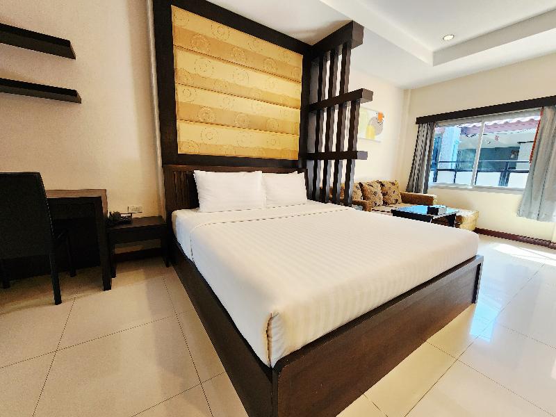 Eastpana Hotel Thatoom image