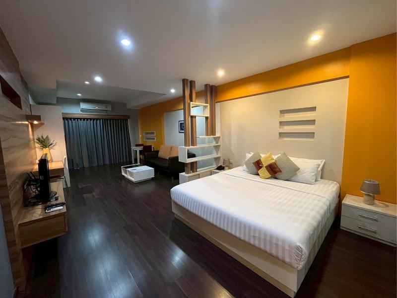 Eastpana Hotel Thatoom image