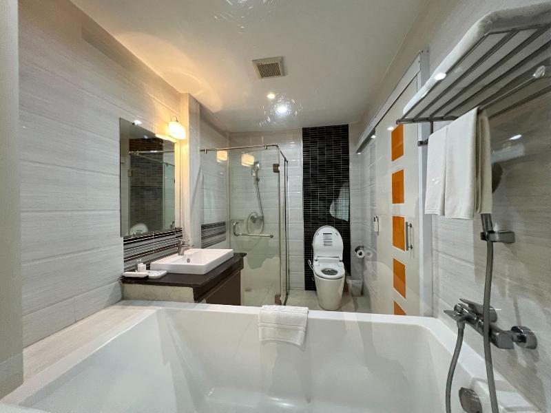 Eastpana Hotel Thatoom image