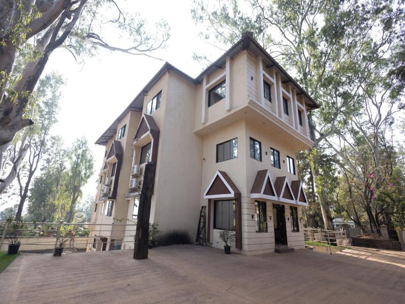 Green Paradise Hotel & Restaurant