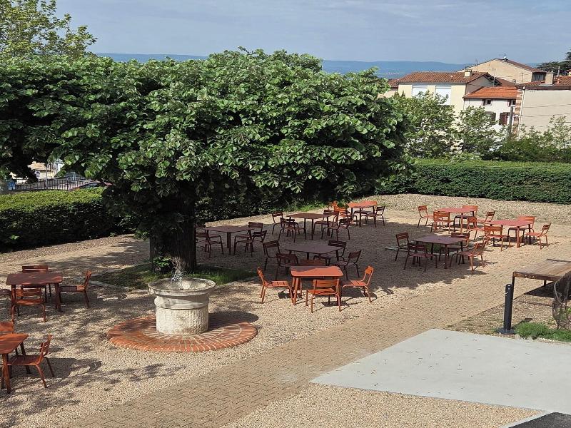 Hôtel 2m, The Originals Relais image