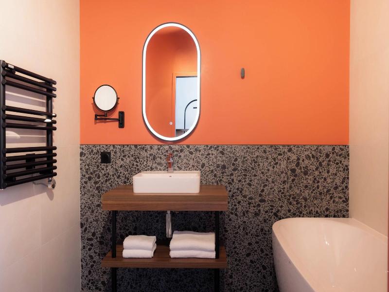 Hôtel 2m, The Originals Relais image