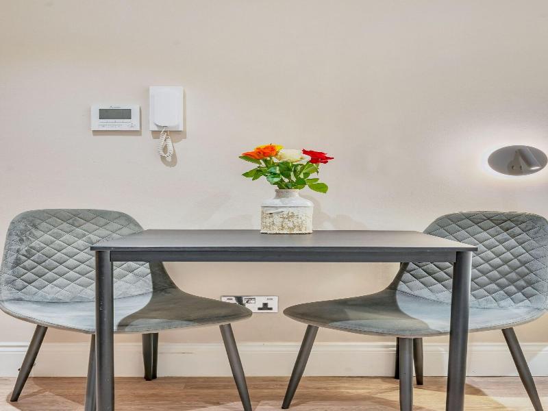 Cleveland Residences Kensington image