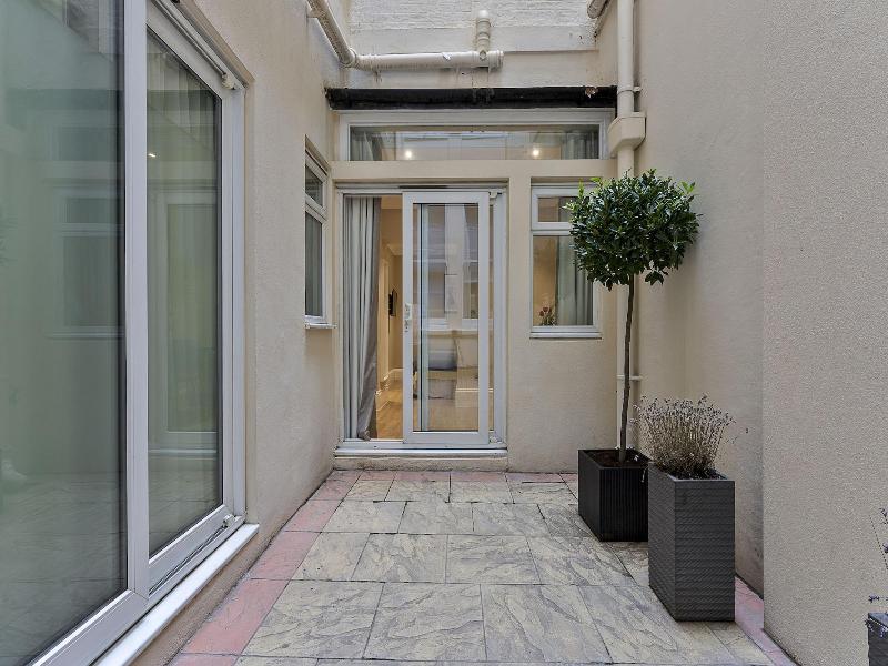 Cleveland Residences Kensington image