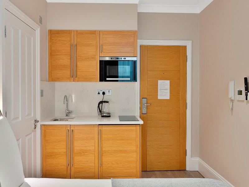 Cleveland Residences Kensington image
